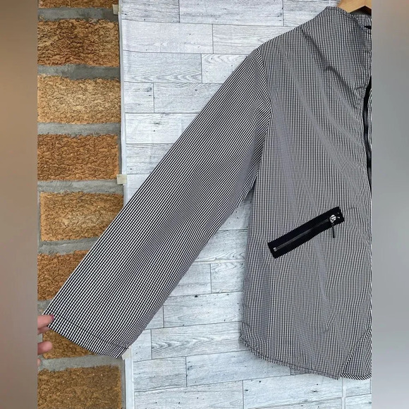 SUN KIM water repellent and weather resistant jacket small - Picture 4 of 12